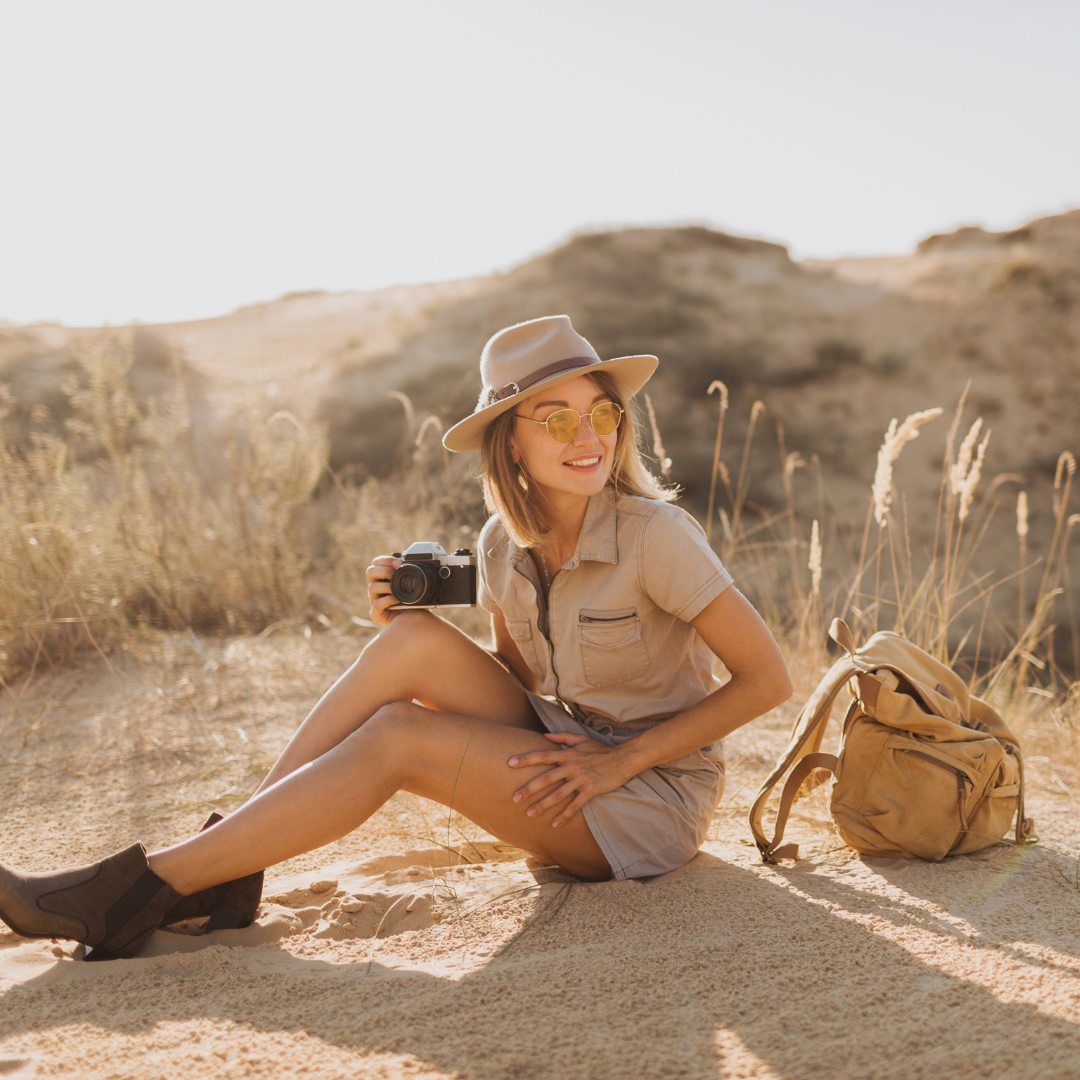 You are currently viewing What to Pack for an Unforgettable Desert Safari: Essential Items for Your Adventure